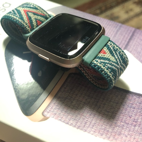 Fitbit versa special edition - Picture 9 of 11
